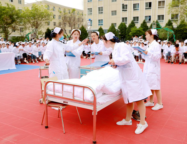 兰州医学院护理学校