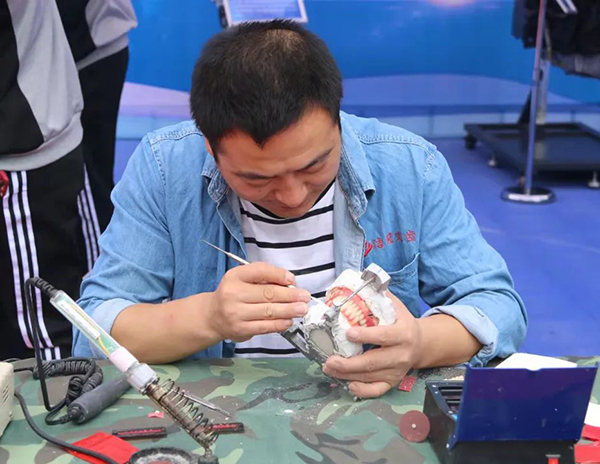 甘肃大专口腔义齿专业学校